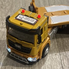GLW Metal Models Engineering Series Semi Truck With Lights Sound Lowboy Trailer.