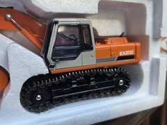 1/40 HITACHI EX 200 Excellent Excavator By Shinsei New In Box