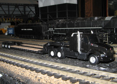 DCM 84420 Kenworth T880 Tractor w/XL Triaxle Lowboy 1/87 HO Scale NEW