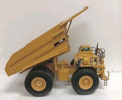 2000 VTG CAT 793C Off-Highway Truck NZG No. 403 1/50th Scale NEW IN ORIGINAL BOX