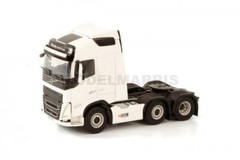 WSI 03-2042 White Line; Volvo FH5 Globetrotter 6X2 Twin Steer – WSI – 03-2042 –