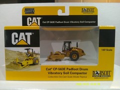 Norscot CAT CP-563E Padfoot Drum Vibratory Soil Compactor 1:87 Scale VG Box