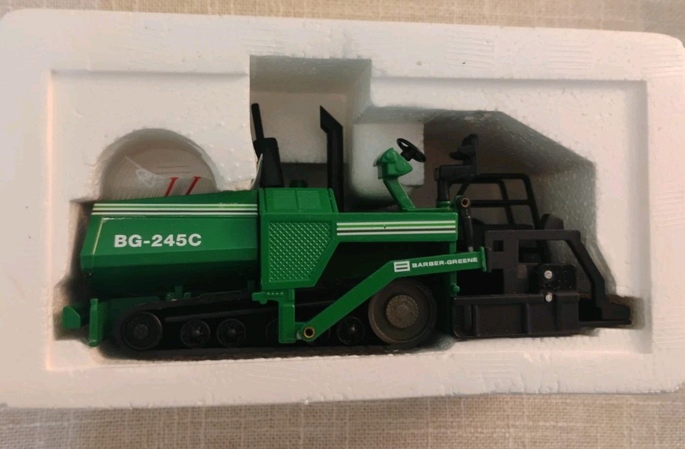 Caterpillar Cat AP-1055B Asphalt Paver Green NZG 1:50 Scale Diecast Model #4791