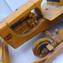Vintage Ertl Model Toy D6 Caterpillar Metal Bulldozer w/original treads