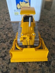 1/50 EMD MODELS EMDN064 D8 DOZER WITH CANOPY AND CABLE BLADE