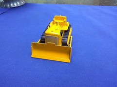 Vintage Tootsie Toy Caterpillar Diesel Bulldozer Tractor w/Blade 4″ Long