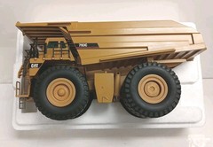 2000 VTG CAT 793C Off-Highway Truck NZG No. 403 1/50th Scale NEW IN ORIGINAL BOX