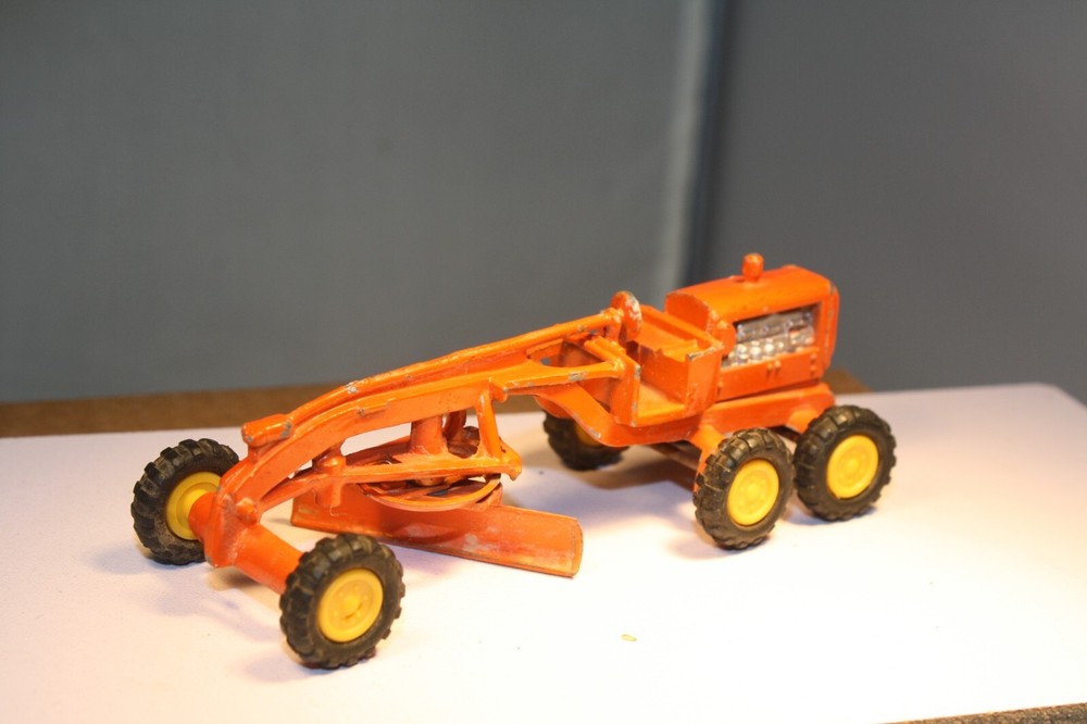 1960s Caterpillar Scraper #8102 Mini-Dinky Made in Hong Kong